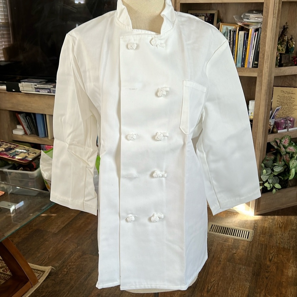 Chef Coat brand new size 42 White. T811